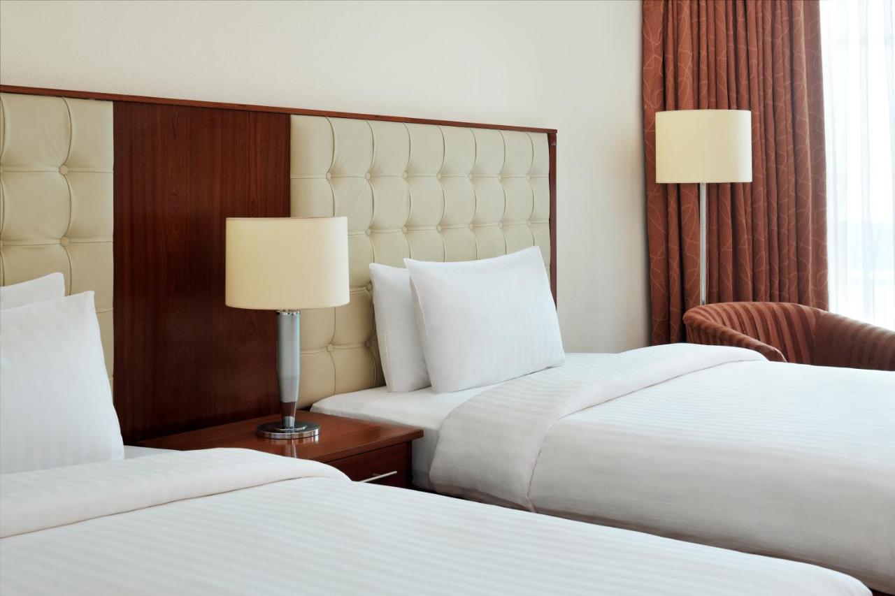 Moevenpick Hotel Karachi Esterno foto