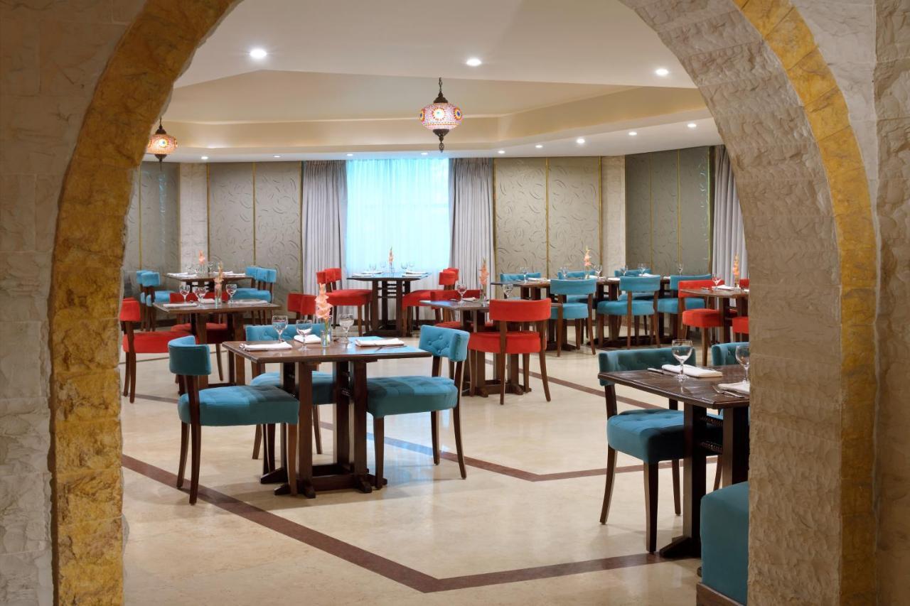 Moevenpick Hotel Karachi Esterno foto
