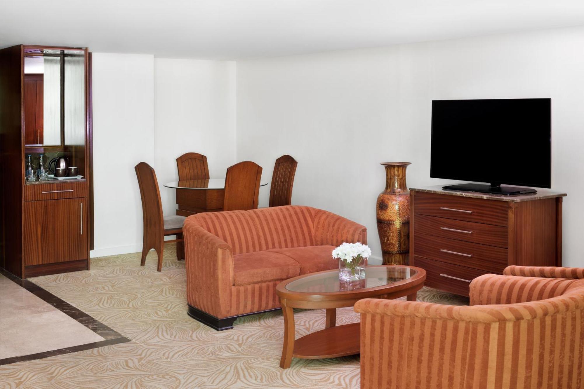 Moevenpick Hotel Karachi Esterno foto